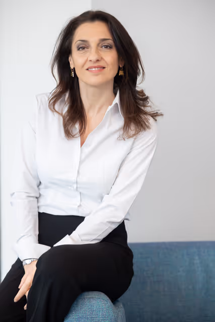 Fotogrāfija 12: Irene TINAGLI in her office in Brussels