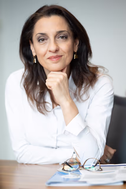 Fotogrāfija 3: Irene TINAGLI in her office in Brussels