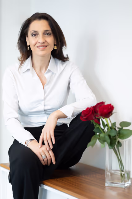 Fotogrāfija 14: Irene TINAGLI in her office in Brussels