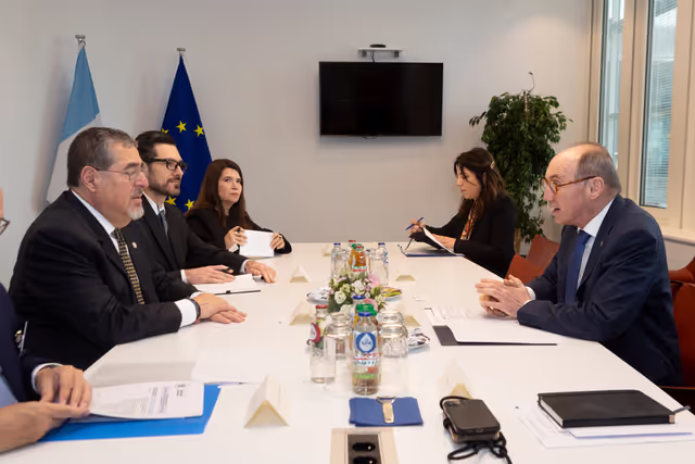 Photo 2 : Othmar KARAS meets with Bernardo AREVAL, President of GUATEMALA