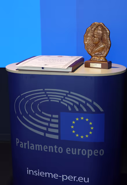Roberta METSOLA, EP President, receives the International Bonifacio VIII Award for a Culture of Peace