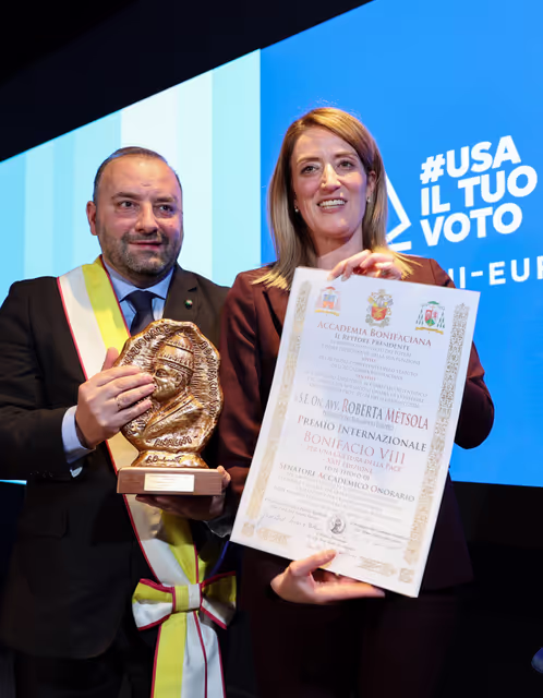 Roberta METSOLA, EP President, receives the International Bonifacio VIII Award for a Culture of Peace