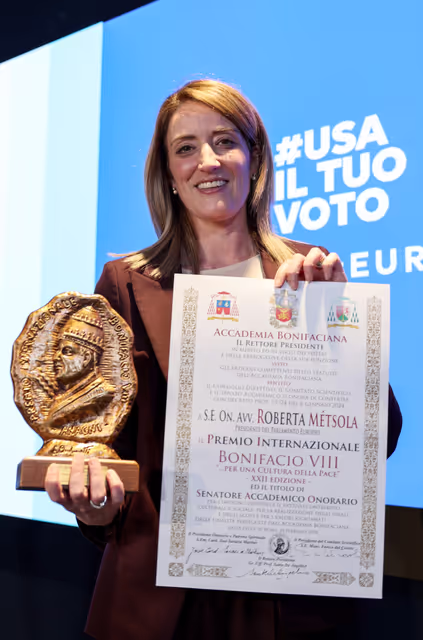 Roberta METSOLA, EP President, receives the International Bonifacio VIII Award for a Culture of Peace