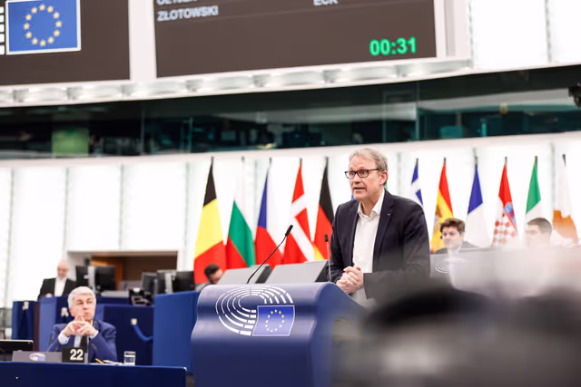 Photo 21: EP Plenary session - Debate on Driving licences