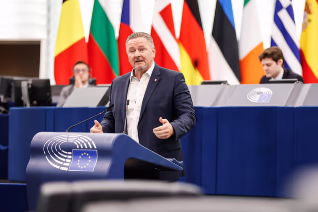 Photo 17: EP Plenary session - Debate on Driving licences