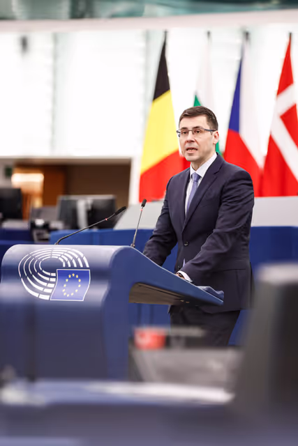 Photo 16: EP Plenary session - Debate on Driving licences