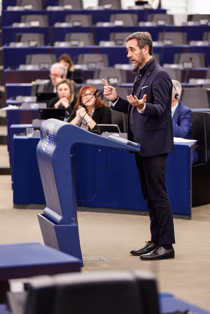 Photo 8: EP Plenary session - Debate on Driving licences