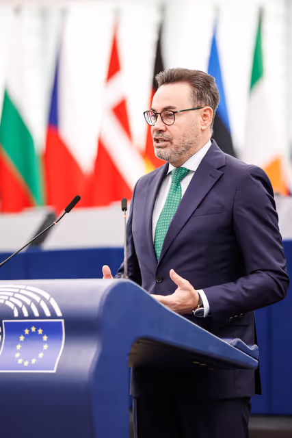 Photo 7: EP Plenary session - Debate on Driving licences