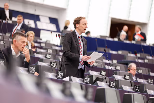 Photo 3: EP Plenary session - Debate on Driving licences