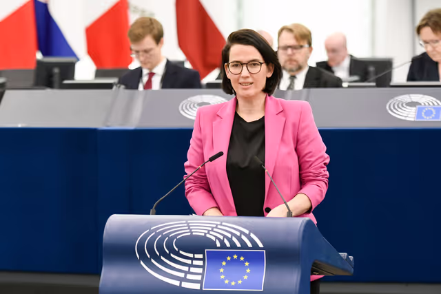 Φωτογραφία 14: EP Plenary session - Data collection and sharing relating to short-term accommodation rental services