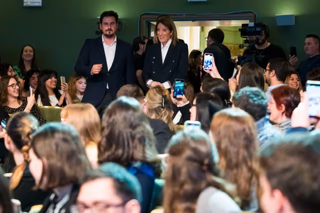 Billede 20: Official visit of Roberta METSOLA, EP President to Spain - Town Hall Discussion with Young Spaniards