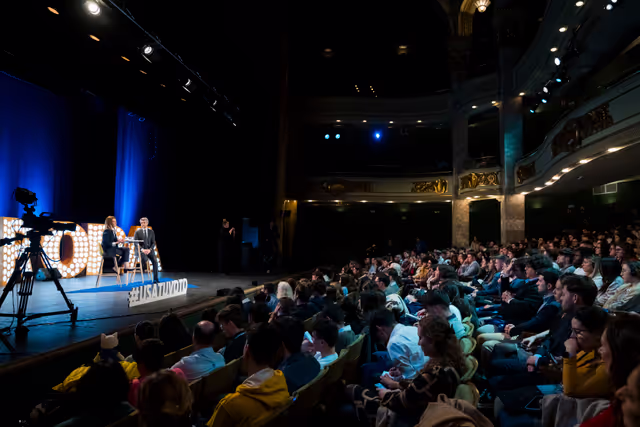 Billede 9: Official visit of Roberta METSOLA, EP President to Spain - Town Hall Discussion with Young Spaniards