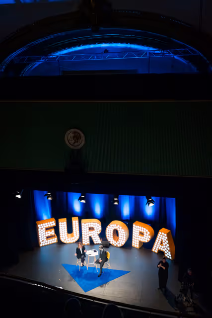 Billede 7: Official visit of Roberta METSOLA, EP President to Spain - Town Hall Discussion with Young Spaniards