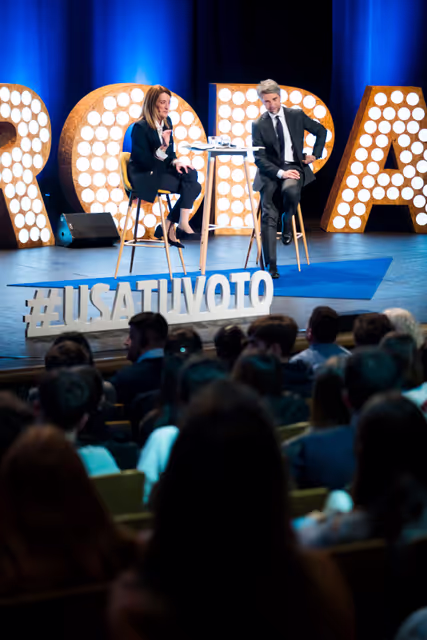 Billede 4: Official visit of Roberta METSOLA, EP President to Spain - Town Hall Discussion with Young Spaniards