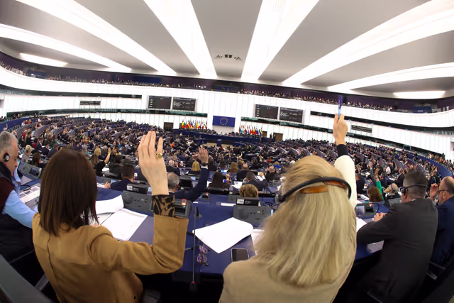 Photo 18: EP Plenary session - Voting session