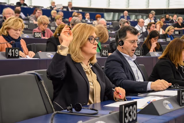 Photo 19: EP Plenary session - Voting session