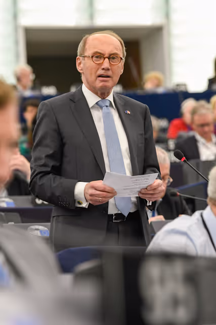 Photo 13: EP Plenary session - Voting session