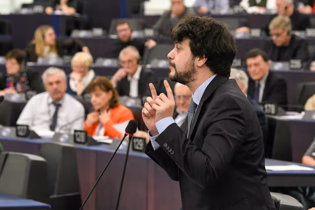 Photo 8: EP Plenary session - Voting session