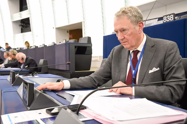 Photo 2: EP Plenary session - Voting session