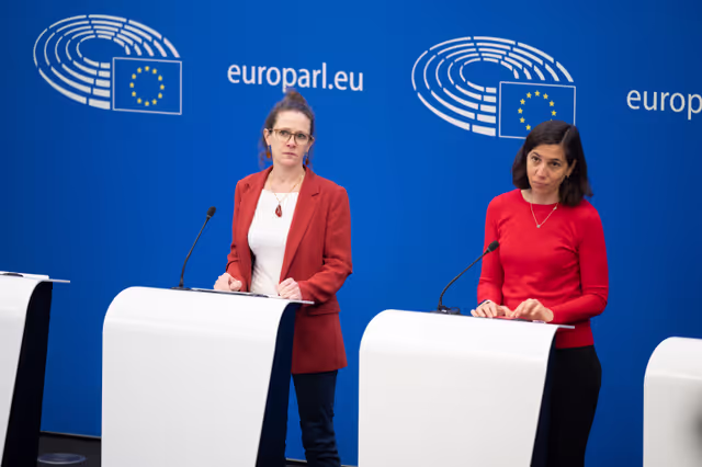 Fotografia 3: Press conference on criminalising the violations of EU sanction