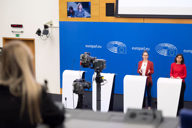 Fotografia 2: Press conference on criminalising the violations of EU sanction