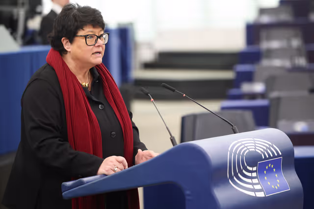 Zdjęcie 8: EP Plenary session - Creation of a European initiative for an annual designation of European capitals for children