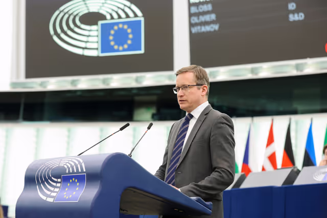 Photo 9: EP Plenary session - Type-approval of motor vehicles and engines with respect to their emissions and battery durability (Euro 7)