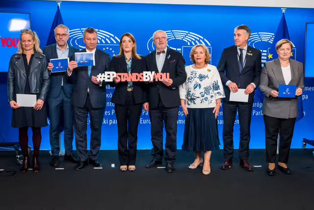 Belarus postcards to political prisoners