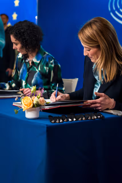 Φωτογραφία 10: LEX signing ceremony in presence of Roberta METSOLA, EP President and Hadja LAHBIB, Belgian Minister for Foreign Affairs and European Affairs, on behalf of the Belgian Presidency of the Council