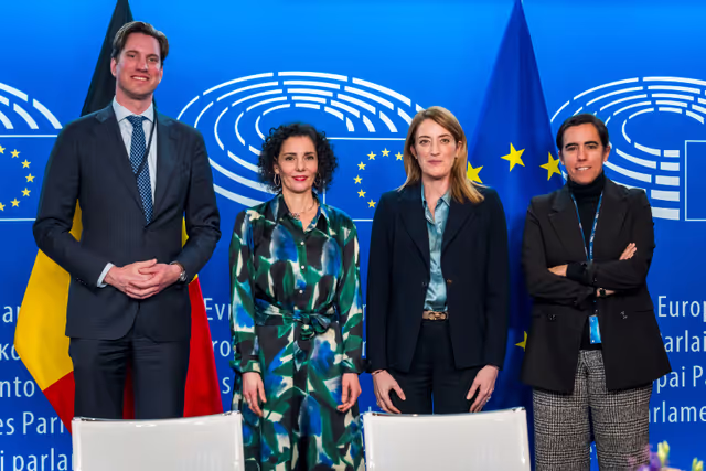 Φωτογραφία 11: LEX signing ceremony in presence of Roberta METSOLA, EP President and Hadja LAHBIB, Belgian Minister for Foreign Affairs and European Affairs, on behalf of the Belgian Presidency of the Council