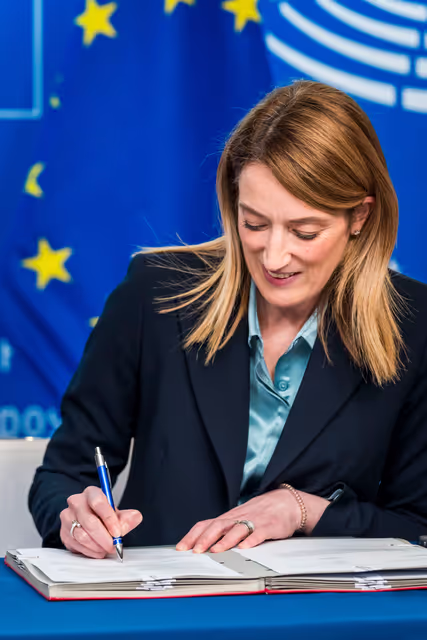 Φωτογραφία 8: LEX signing ceremony in presence of Roberta METSOLA, EP President and Hadja LAHBIB, Belgian Minister for Foreign Affairs and European Affairs, on behalf of the Belgian Presidency of the Council