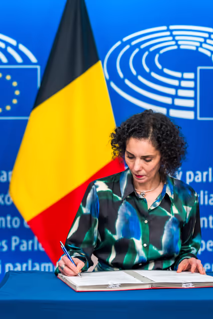 Φωτογραφία 7: LEX signing ceremony in presence of Roberta METSOLA, EP President and Hadja LAHBIB, Belgian Minister for Foreign Affairs and European Affairs, on behalf of the Belgian Presidency of the Council