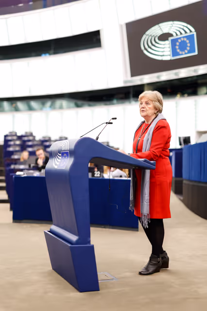 Fotografie 47: EP Plenary session - Oral question - Promised revision of the EU animal welfare legislation and the animal welfare-related European citizens’ initiatives