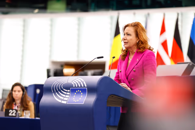 Fotografie 32: EP Plenary session - Oral question - Promised revision of the EU animal welfare legislation and the animal welfare-related European citizens’ initiatives