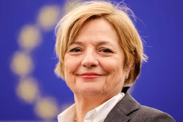 Fotografie 28: EP Plenary session - Oral question - Promised revision of the EU animal welfare legislation and the animal welfare-related European citizens’ initiatives