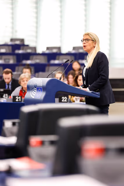 Fotografie 11: EP Plenary session - Oral question - Promised revision of the EU animal welfare legislation and the animal welfare-related European citizens’ initiatives