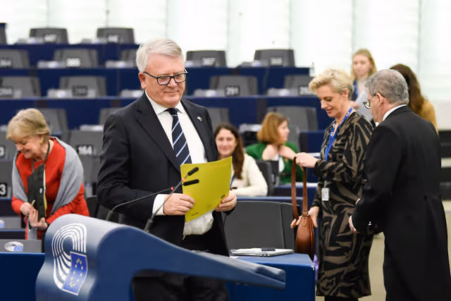 Photo 19: EP Plenary session  - Council and Commission statements - Deterioration of living conditions in the EU