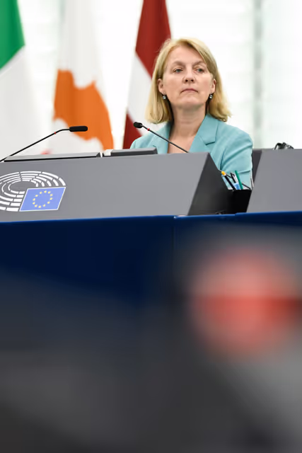 Photo 16: EP Plenary session  - Council and Commission statements - Deterioration of living conditions in the EU
