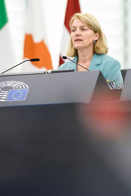 Photo 15: EP Plenary session  - Council and Commission statements - Deterioration of living conditions in the EU