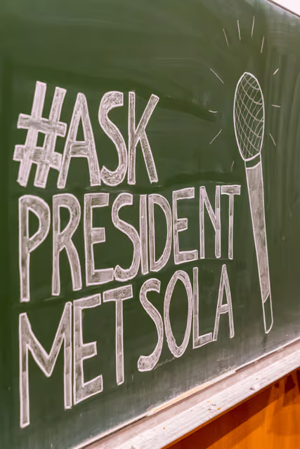 Снимка 10: Official visit by Roberta METSOLA, EP President to Austria - Town Hall discussion with young people