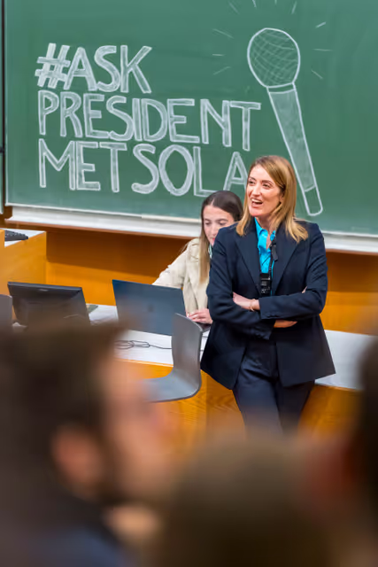 Снимка 7: Official visit by Roberta METSOLA, EP President to Austria - Town Hall discussion with young people