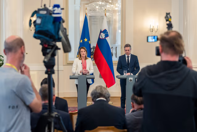 Fotó 2: Official visit by Roberta METSOLA, EP President to Ljubljana (Slovenia) - Joint Press Point with  Robert GOLOB, Slovenian Prime Minister