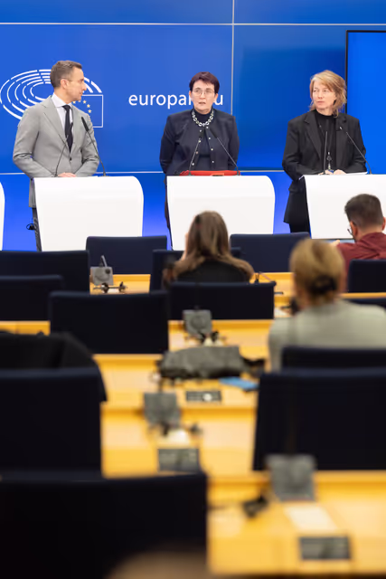 Foto 18: Press conference on Migration Pact files