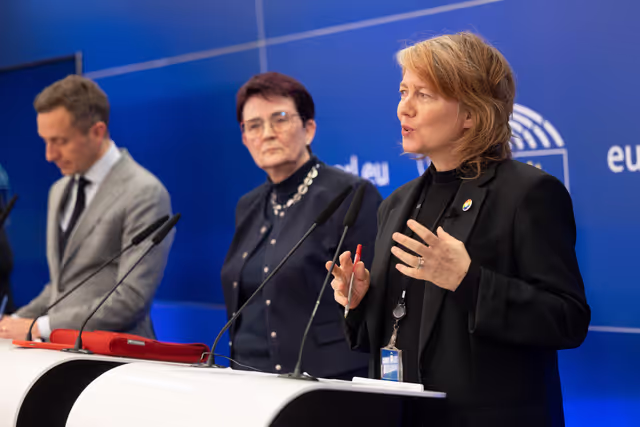 Foto 9: Press conference on Migration Pact files