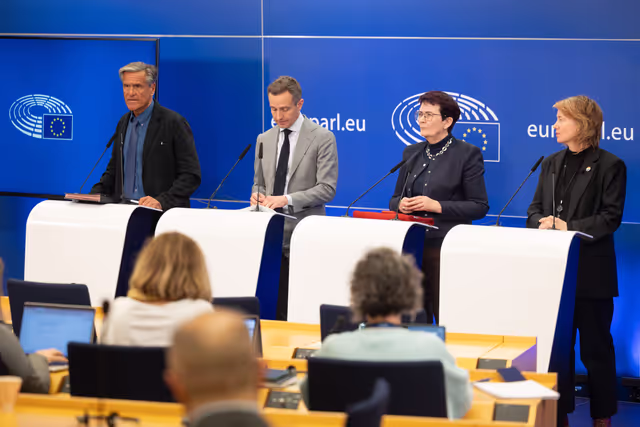 Foto 4: Press conference on Migration Pact files