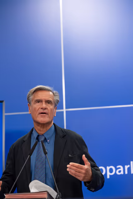 Foto 1: Press conference on Migration Pact files