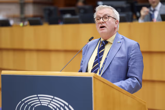 Photo 8: EP Mini-Plenary Session - Council and Commission statements - New allegations of Russian interference in the European Parliament, in the upcoming EU elections and the impact on the Union