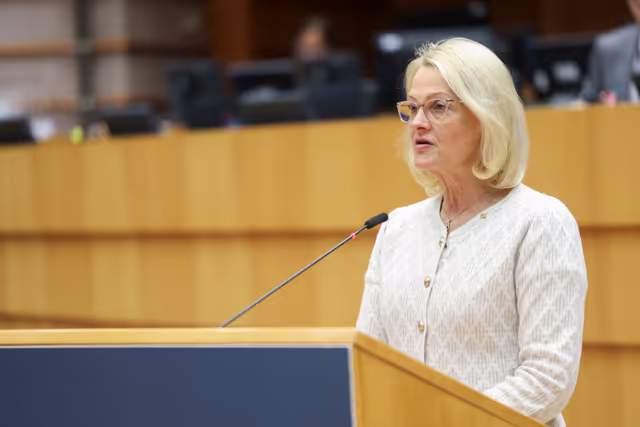 Photo 2: EP Mini-Plenary Session - Council and Commission statements - New allegations of Russian interference in the European Parliament, in the upcoming EU elections and the impact on the Union