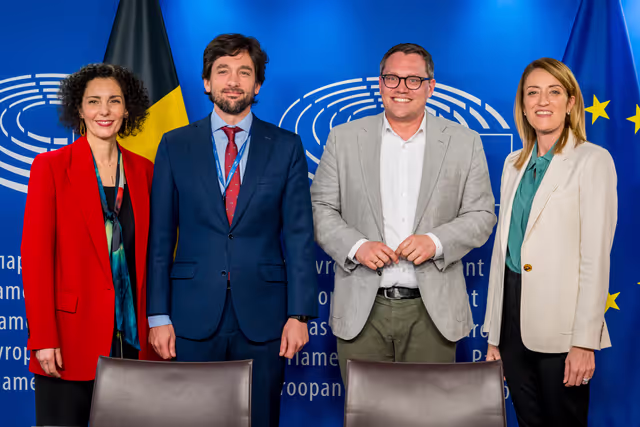 Foto 18: LEX signing ceremony in presence of Roberta METSOLA, EP President