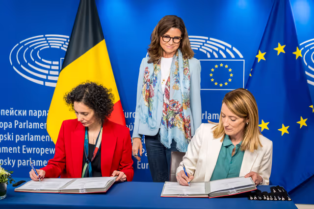 Foto 12: LEX signing ceremony in presence of Roberta METSOLA, EP President